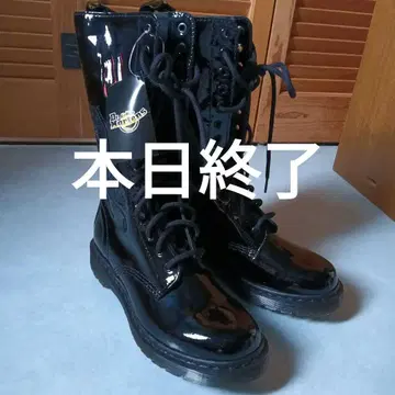 [ 오늘 마감 ] 닥터마틴 에나멜 부츠 14홀 24.5cm 새상품