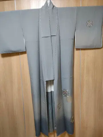 그레이 자수 장식 호몬기