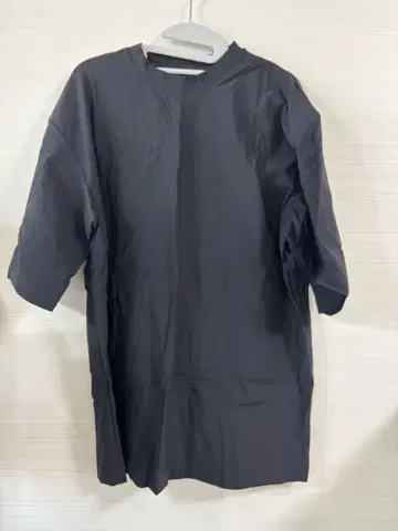 블랙 반팔 T셔츠