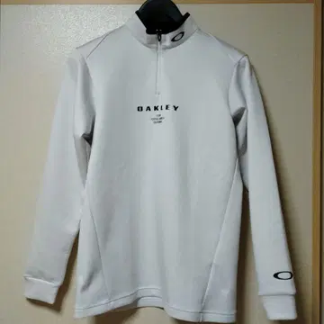 OAKLEY 하프 지퍼 긴팔 의류 화이트