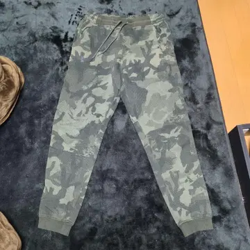 언더아머 카모 패턴 조거 팬츠 XL