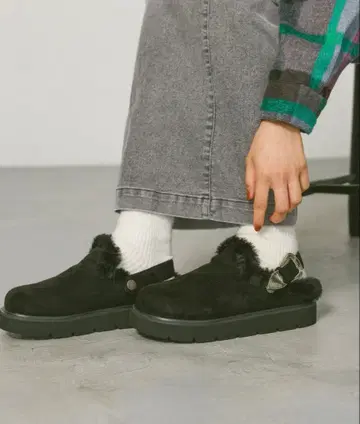 [ BAYFLOW ] 버클 퍼 크로그 슬립온 무스탕 베이플로우