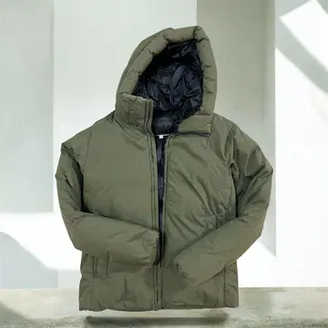 올리브색 후드 부착 다운 자켓