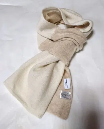 택 포함 새상품 워셔블 머플러 캐시미어 베이지 화이트 밀라 쇤