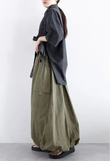 올리브 벌룬 스커트 포켓 부착