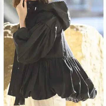 [새상품급] RUIRUE BOUTIQUE 블랙 후드 부착 마운틴 파카