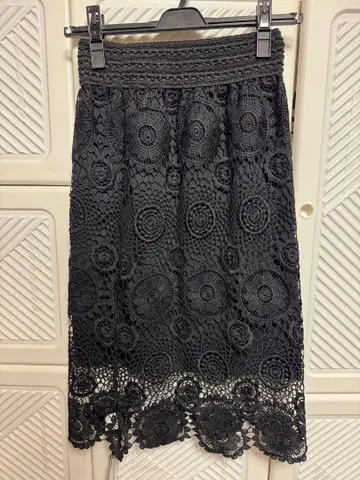 SHELLEY 레이스 꽃무늬 타이트 스커트 블랙