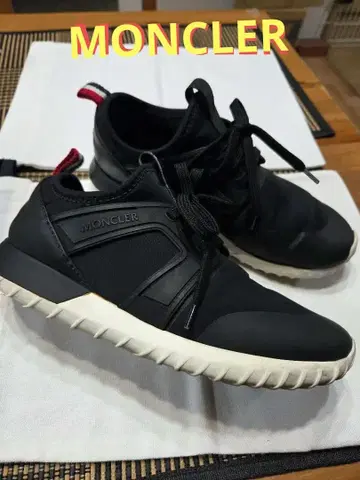 MONCLER 블랙 스니커즈 트리콜로 택