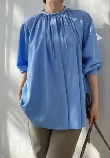 UNFILO 개더 블라우스 S 사이즈