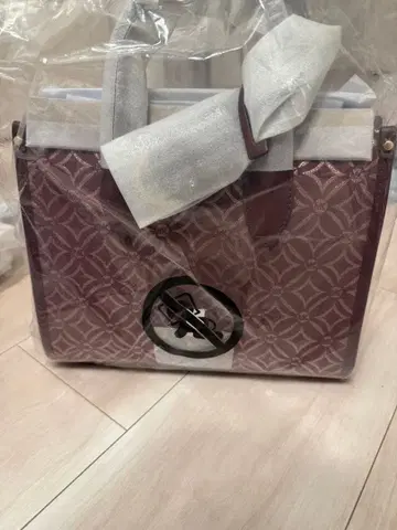 마이클코어스 기하학 패턴 버건디 토트백