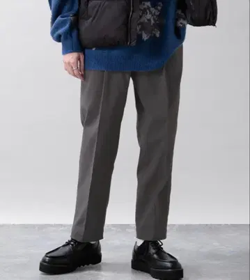 새상품 레이지블루 센터 크리즈 속기모 테이퍼드 팬츠