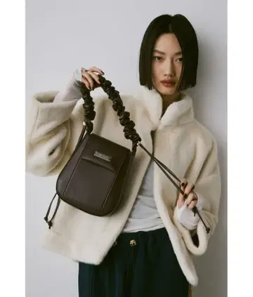 브라운 프릴 숄더백