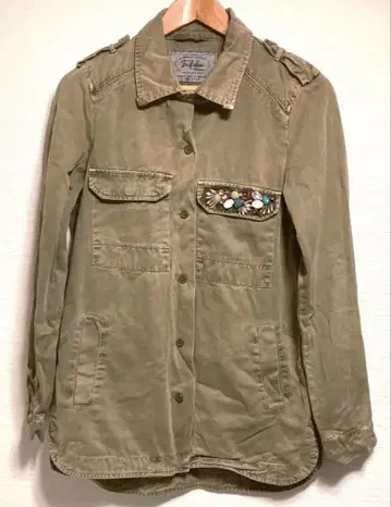 zara trafaluc 비쥬 밀리터리 셔츠 긴팔 카키 M