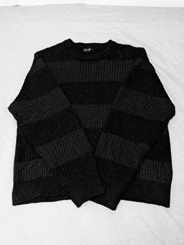 블랙 스트라이프 니트 스웨터