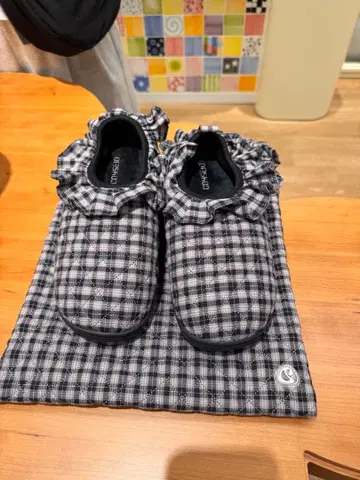 SUBU COYSEIO FLUFF CHECK 패딩 슈즈