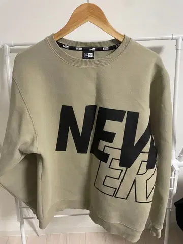 NEW ERA 베이지 트레이닝복