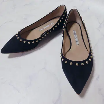 새상품급 펠리코 PELLICO 스터드 스웨이드 펌프스 블랙 24.5