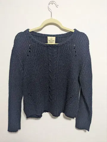 네이비 케이블 짜임 긴팔 니트