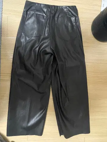 saby 와이드 팬츠 가죽