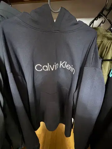 Calvin Klein 블랙 후드 부착 후드티