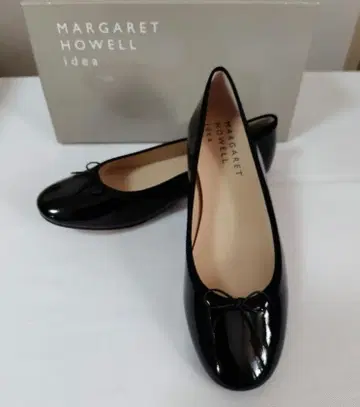 새상품 마가렛호웰 아이디어 블랙 에나멜 발레 슈즈 23.5cm