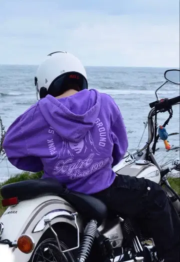 XGiril 보라색 후드 부착 후드티 백 프린트