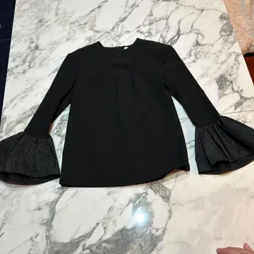 girlish St.Cecilia 크레이프 티셔츠 블랙