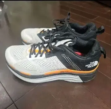 The North Face 트레일 러닝화 화이트/블랙/주황