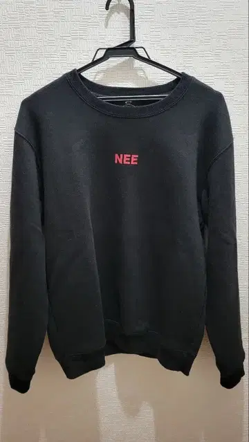 도피행 맨투맨 / 블랙 NEE 굿즈 레어 트레이닝복