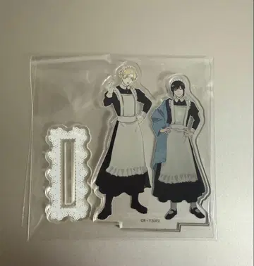 아크릴 스탠드 에이프런 차림의 캐릭터