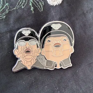 JUNK WORLD 핀 배지