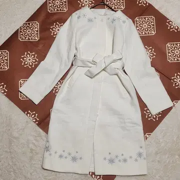 안나와 눈의 여왕 롱 코트 벨트 포함 자수 노카라 센슈카이