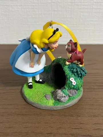 DISNEY STORE 단종 오너먼트 앨리스 & 다이나