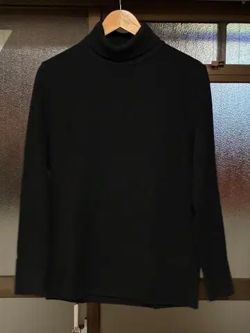 UNITED TOKYO 블랙 터틀넥 니트 사이즈 1
