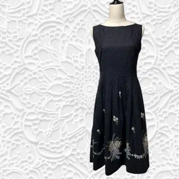 슬리브리스 A라인 원피스 다크 그레이 자수 P358