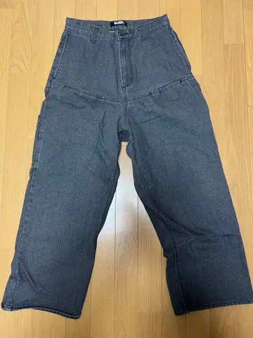 다크 그레이 와이드 레그 데님