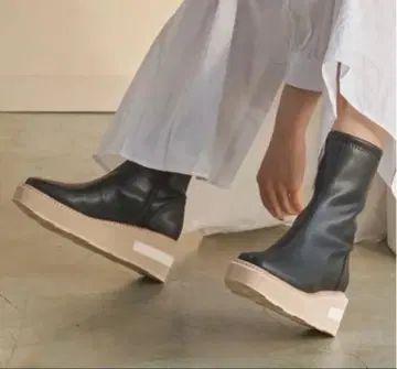 lucida 블랙 가죽 통굽 부츠 24cm