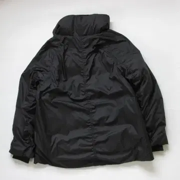 블랙 후드 부착 다운 자켓