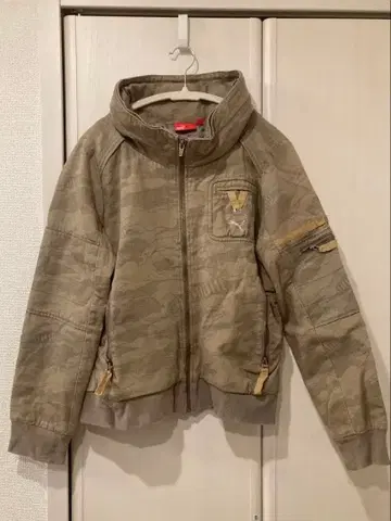 PUMA 카키 카모 패턴 자켓