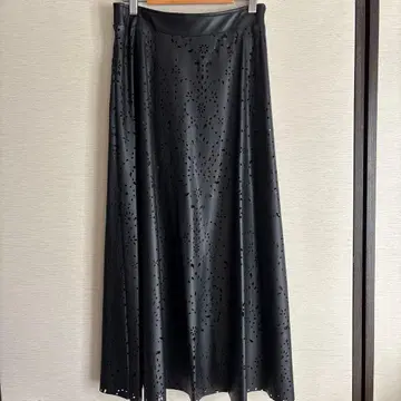 ZARA 자라 가죽풍 블랙 플레어 스커트 컷 아웃 디자인