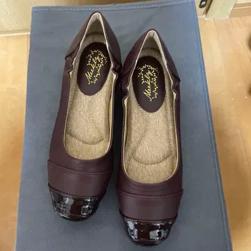 발에 편안한 4E 펌프스 와인 23.0cm