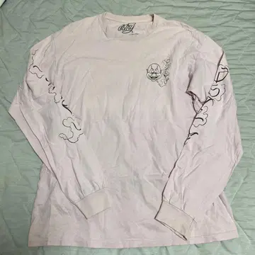 긴팔 티셔츠 옅은 핑크 그래픽