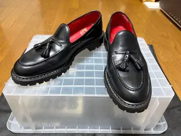 LOVELLESS 블랙 태슬 로퍼