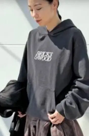 [ BRICKS & WOOD ] 프론트 로고 후드티