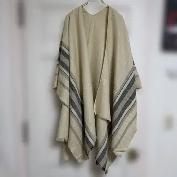 스트라이프 디자인 베이지 숄