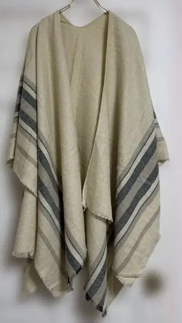 스트라이프 디자인 베이지 숄