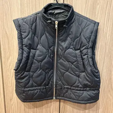 택 포함 새상품 숏 기장 퀼팅 디자인 베스트 사이즈 M~L