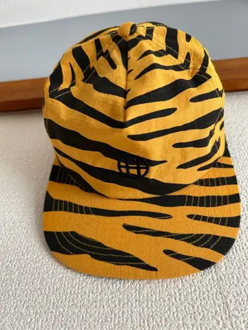 HUF 타이거 패턴 캡 새상품급 호랑이 무늬