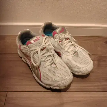 Puma 화이트/핑크 러닝화