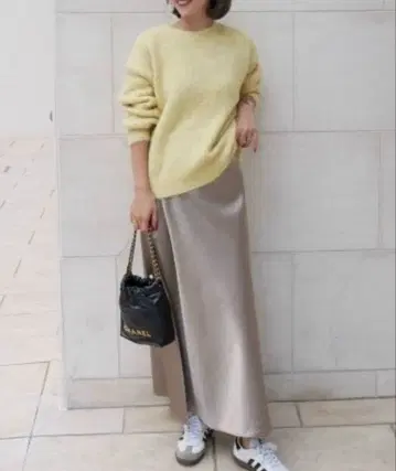 Bebeod 새상품 실키 터치 새틴 플레어 스커트 모카